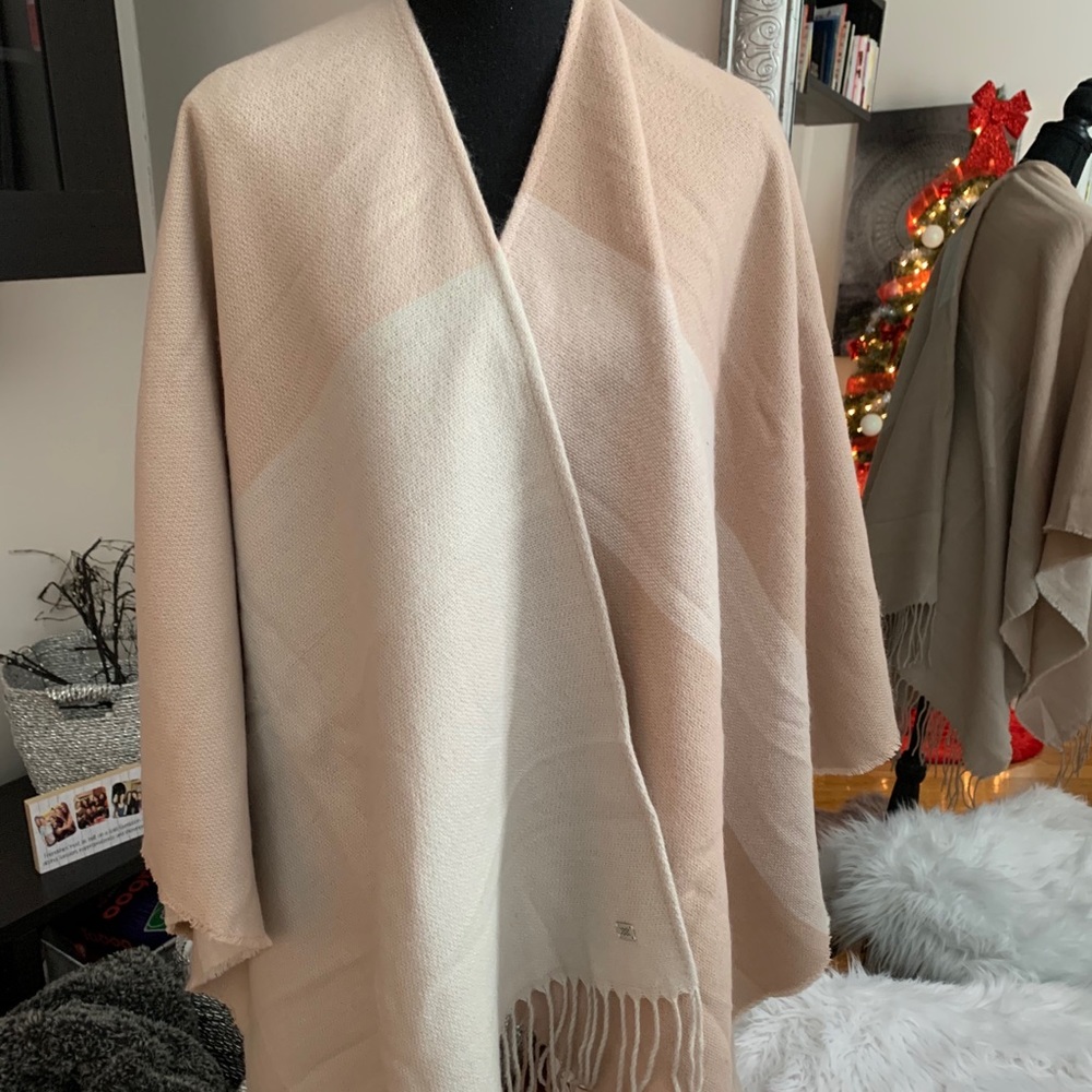 SOIA&KYO women’s pancho/shawl/cape one size NWT